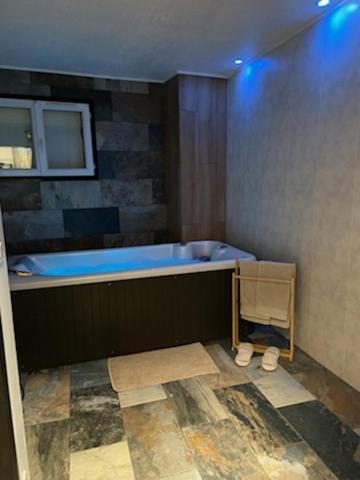 Appartement La Splenzia Spa Jacuzzi Wifi Clim أفينيون المظهر الخارجي الصورة